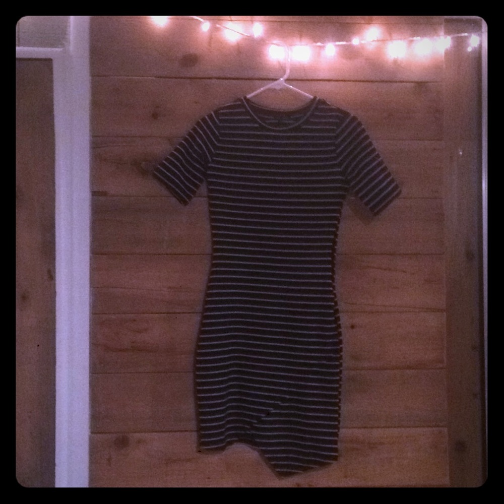 IRIS dress size small